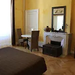 ベッド・アンド・ブレックファスト Chambres D'hotes Chateau De Viviez