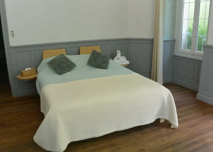 Chambres D'hotes Chateau De * Viviez